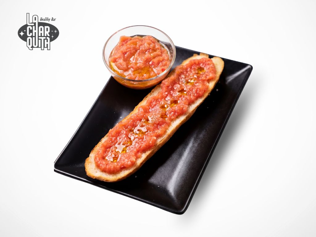 Tostada con salmorejo casero